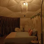 Luxusní stan Glamping Dome Benzene